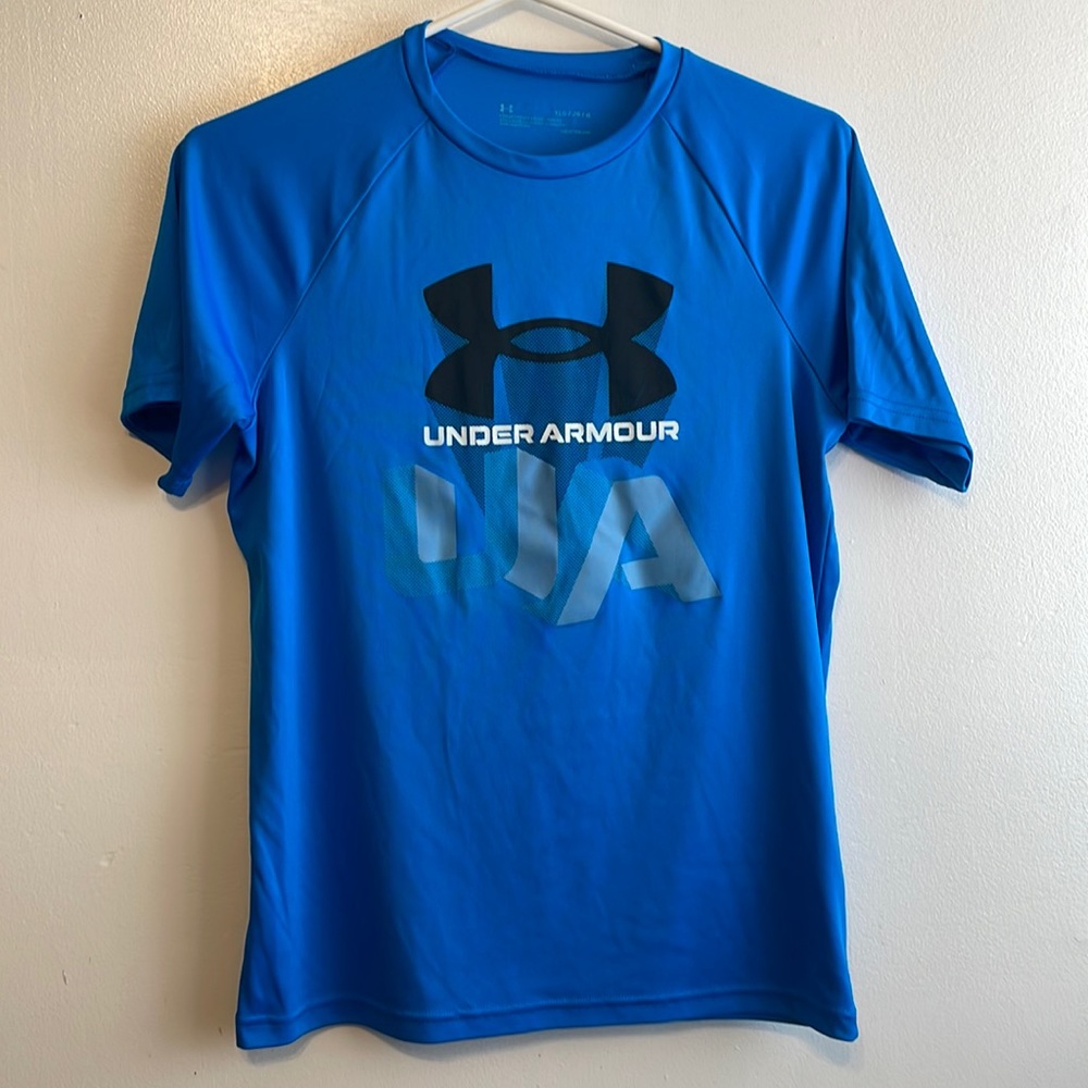 Under Armour shirt size youth large